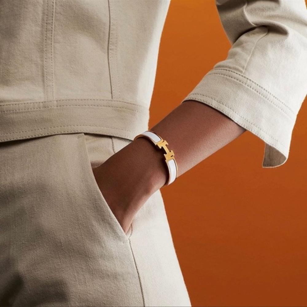 White Enamel H Clic Bracelet in Gold - Picture 3 of 6